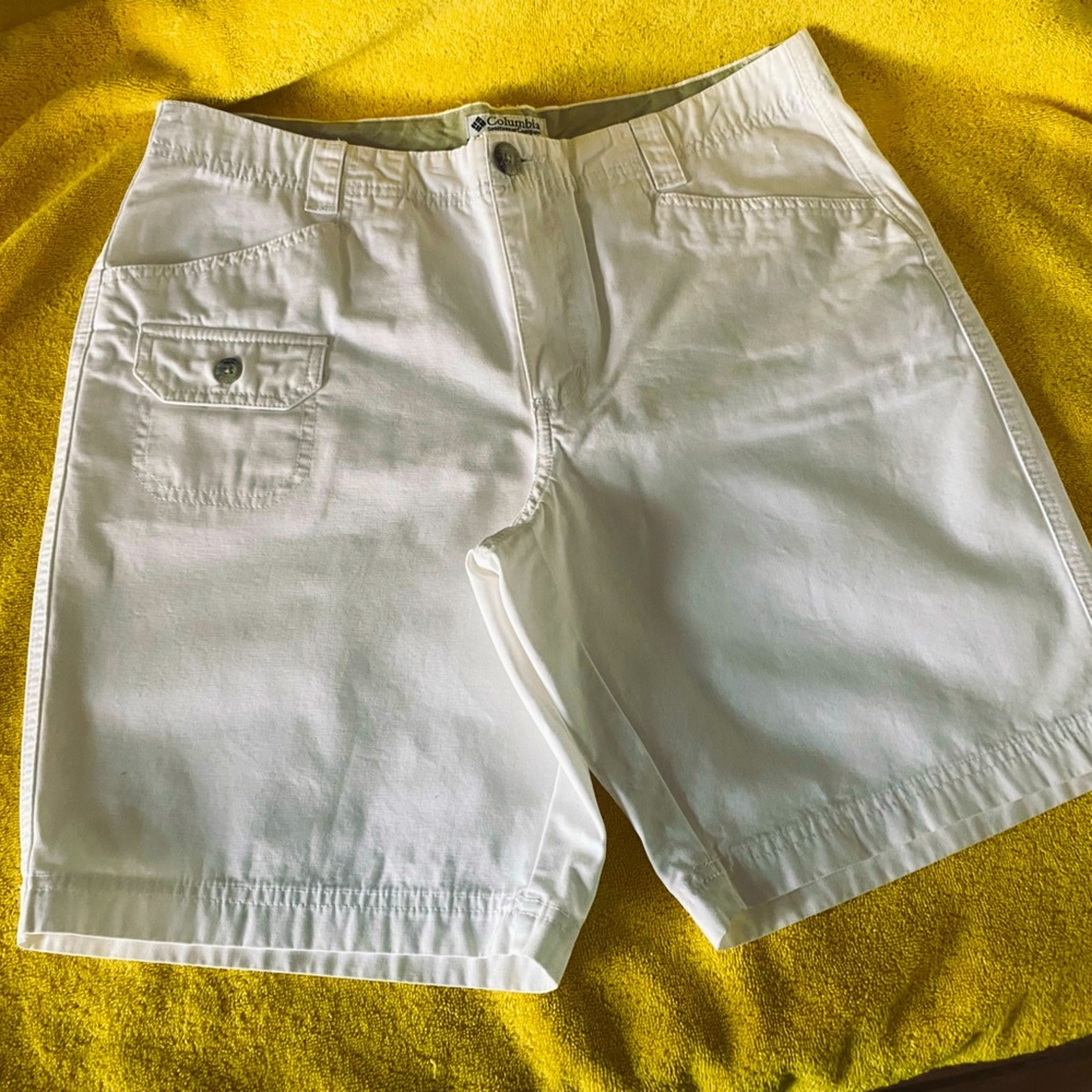 Columbia White Casual Shorts